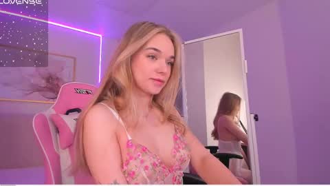 Snapshot of virrginchloee chatting on 02.25.25 Chloe online show from 02.25.25