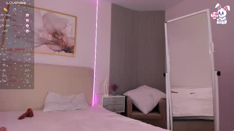 Snapshot of virrginchloee chatting on 03.10.25 Chloe online show from 03.10.25