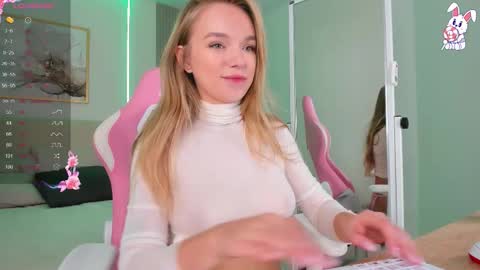 Snapshot of virrginchloee chatting on 11.24.25 Chloe online show from 11.24.25