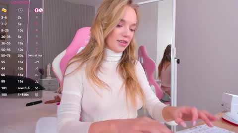 Snapshot of virrginchloee chatting on 11.29.25 Chloe online show from 11.29.25