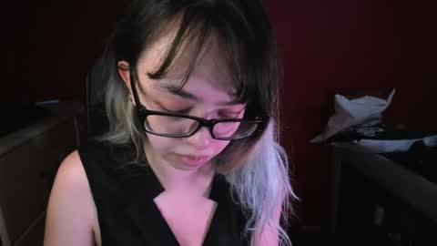 Snapshot of virtualtulpa chatting on 09.24.25 Zoe online show from 09.24.25