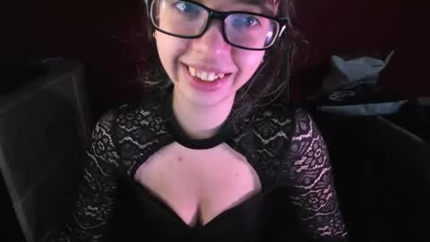 Snapshot of virtualtulpa chatting on 09.26.25 Zoe online show from 09.26.25