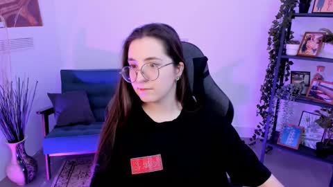 Snapshot of virtualvoyant chatting on 09.30.25 your love online show from 09.30.25