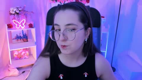 Snapshot of virtualvoyant chatting on 10.21.25 your love online show from 10.21.25