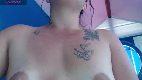 Snapshot of vitoria23_ chatting on 11.10.25 victoria 3 online show from 11.10.25