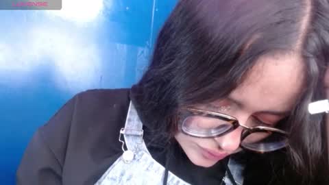 Snapshot of vitoria23_ chatting on 12.03.25 victoria 3 online show from 12.03.25