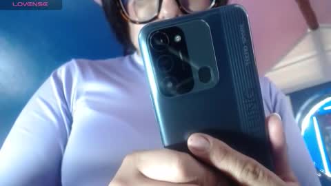 Snapshot of vitoria23_ chatting on 12.19.25 victoria 3 online show from 12.19.25