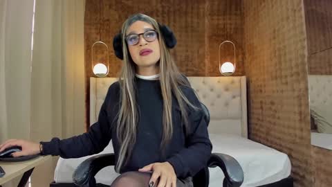 VittaaaPlease help me with your thumbs up its important  online show from 01.09.25