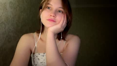 Snapshot of vivatrude chatting on 05.14.26 Sonya online show from 05.14.26