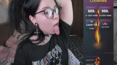 Vivi   online show from 02.13.25