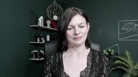 Vivian online show from 04.23.26