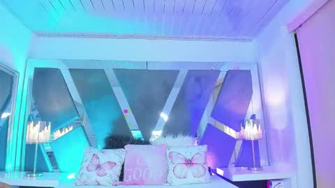 Vivian Monroe online show from 09.27.25