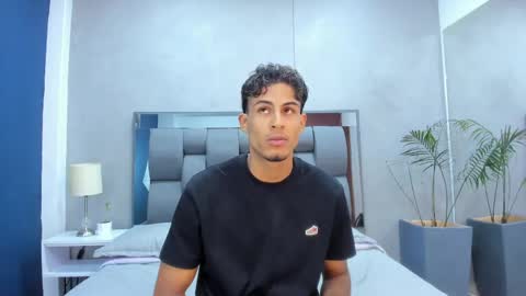 Vivian Mucks online show from 04.27.26