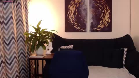 Vivian online show from 11.11.25