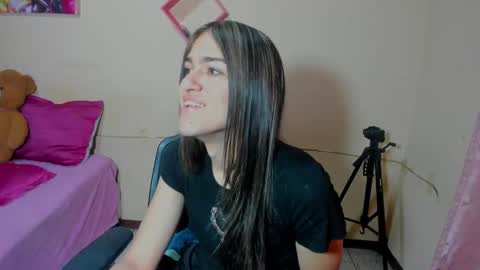 Snapshot of vivianalatin chatting on 02.05.25 instagram Viviana73215 online show from 02.05.25
