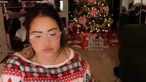 Snapshot of vivianaortega chatting on 12.17.24 Vivi online show from 12.17.24