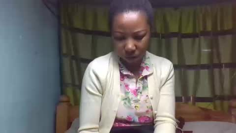 Snapshot of viviane0812 chatting on 09.10.25 viviane0812 online show from 09.10.25