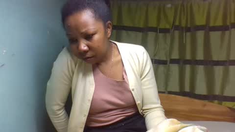 Snapshot of viviane0812 chatting on 09.13.25 viviane0812 online show from 09.13.25