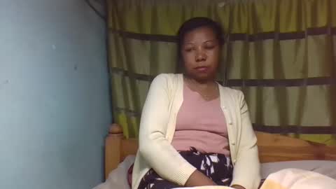 Snapshot of viviane0812 chatting on 09.17.25 viviane0812 online show from 09.17.25