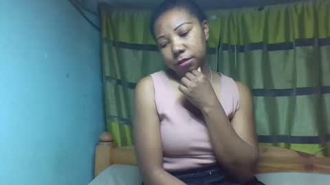 Snapshot of viviane0812 chatting on 09.27.25 viviane0812 online show from 09.27.25