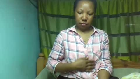 Snapshot of viviane0812 chatting on 09.29.25 viviane0812 online show from 09.29.25