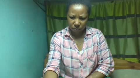 Snapshot of viviane0812 chatting on 10.02.25 viviane0812 online show from 10.02.25