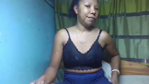 Snapshot of viviane0812 chatting on 12.03.25 viviane0812 online show from 12.03.25