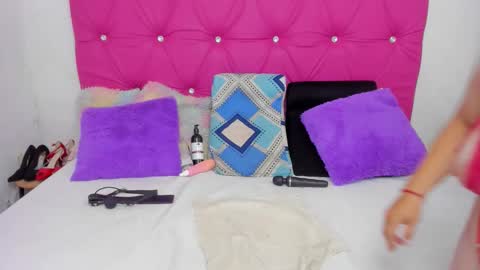 Snapshot of vivianeparis chatting on 10.18.25 VivianParis online show from 10.18.25