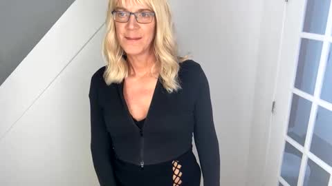 Snapshot of viviannexxx2022 chatting on 12.24.24 Vivlove online show from 12.24.24