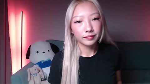 Snapshot of vivianwinters chatting on 12.19.25 vivianwinters online show from 12.19.25