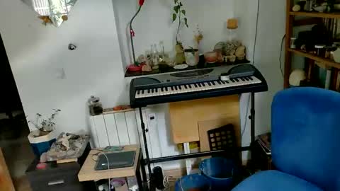 Snapshot of vivid_ether chatting on 12.21.25 Viv online show from 12.21.25