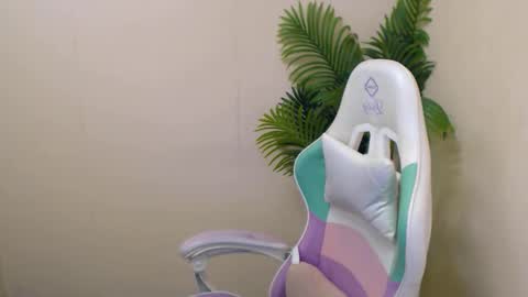 Snapshot of vivien_leight chatting on 02.18.25 Vivien online show from 02.18.25