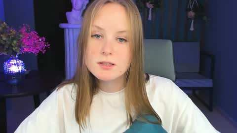 Vivien online show from 12.18.24