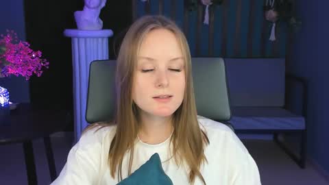 Vivien online show from 12.18.24