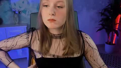 Vivien online show from 02.11.25