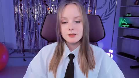 Vivien online show from 03.08.25