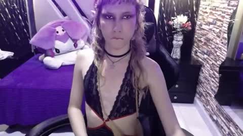 vivienne hadid online show from 08.08.26