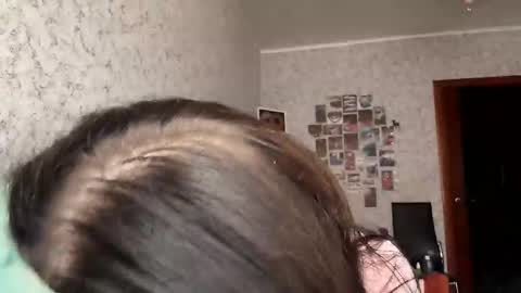 Snapshot of viviennebuiles chatting on 10.05.25 Alexa online show from 10.05.25