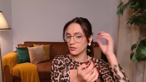 Vivienne online show from 10.12.25