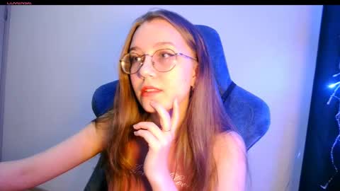 Snapshot of vivivivikkie chatting on 03.23.26 vivivivikkie online show from 03.23.26