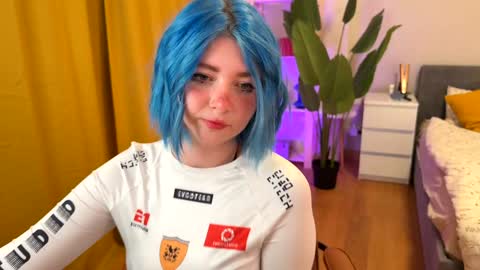 Polly  Online mostly at 9pm-2am UK Time online show from 12.02.24