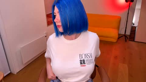 Polly  Online mostly at 9pm-2am UK Time online show from 01.12.25