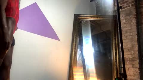 Snapshot of vixenthedoll chatting on 01.22.25 10 inch online show from 01.22.25