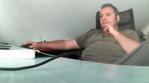 Snapshot of vladuhuh chatting on 03.11.25 vladuhuh online show from 03.11.25