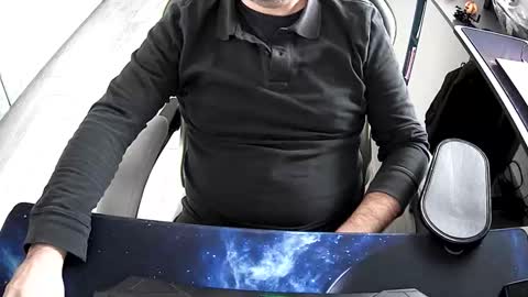 Snapshot of vonele chatting on 10.20.25 Vonn online show from 10.20.25