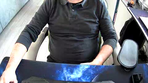 Snapshot of vonele chatting on 10.22.25 Vonn online show from 10.22.25