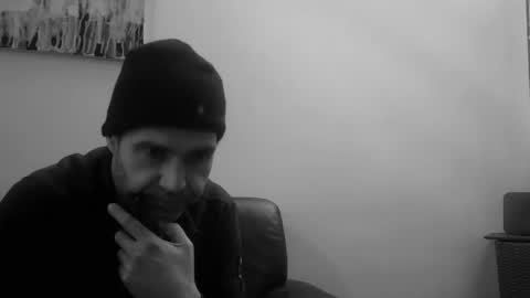 Snapshot of voyeuredeluxe chatting on 12.16.25 voyeuredeluxe online show from 12.16.25