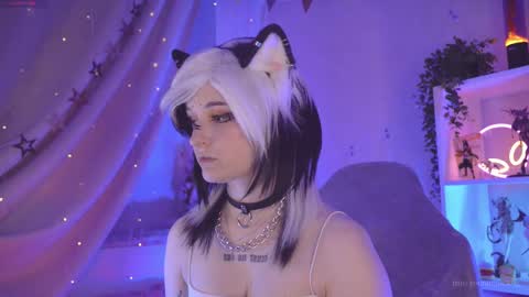 Snapshot of vronnier chatting on 03.06.25 vronnier online show from 03.06.25