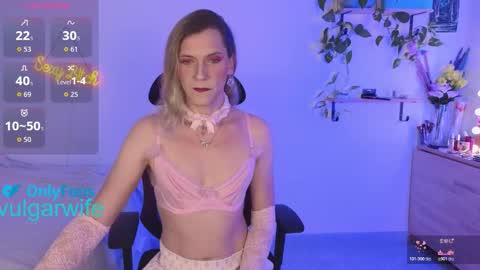 Snapshot of vulgar_wife chatting on 10.17.25 Vikky online show from 10.17.25