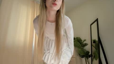 Snapshot of w1xll chatting on 09.09.25 Nana online show from 09.09.25